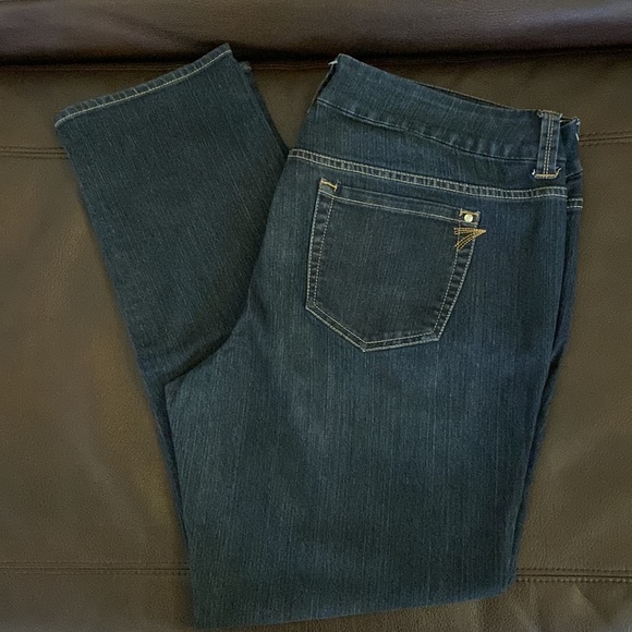 🎉SALE🎉Torrid Dark Wash Straight Leg Jeans size 20 - Picture 7 of 7